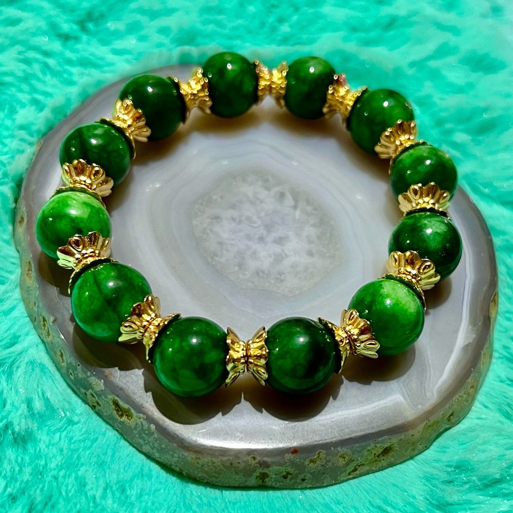 NATURAL GREEN JADE STRETCHABLE BRACELET